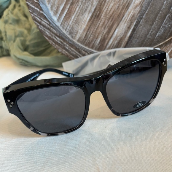 Polarized Sunglasses Black Classic • designer sunglasses • square sunglasses - Picture 1 of 9